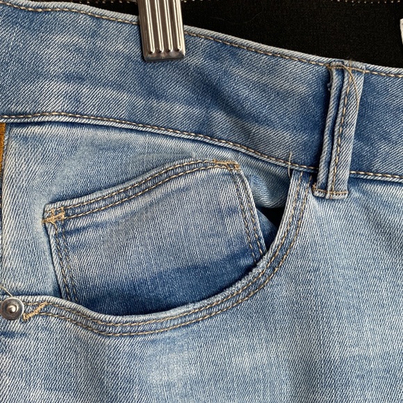 Knox Rose ladies cropped faded jeans. Size 12. Colourful side stripe. High rise. - Picture 6 of 14